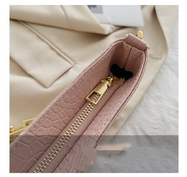 6a793146-b565-4445-8f02-54b3d522d80e.jpg New Style Hand-carry Personality Fashion Patent Leather Armpit Baguette Small Shoulder Bag